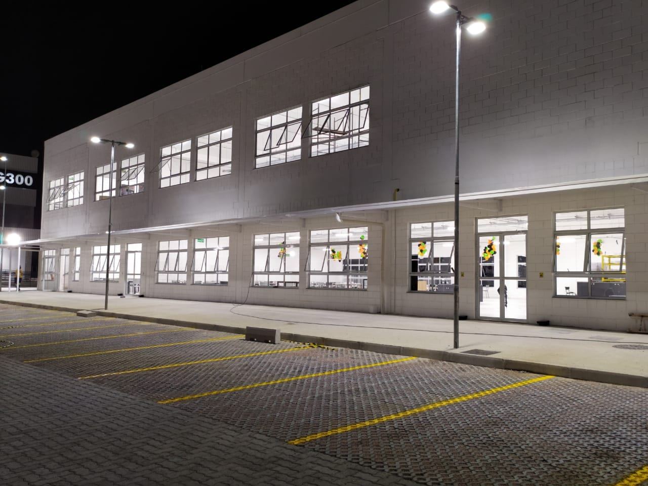 Esquadrias de alumínio industriais para galpão