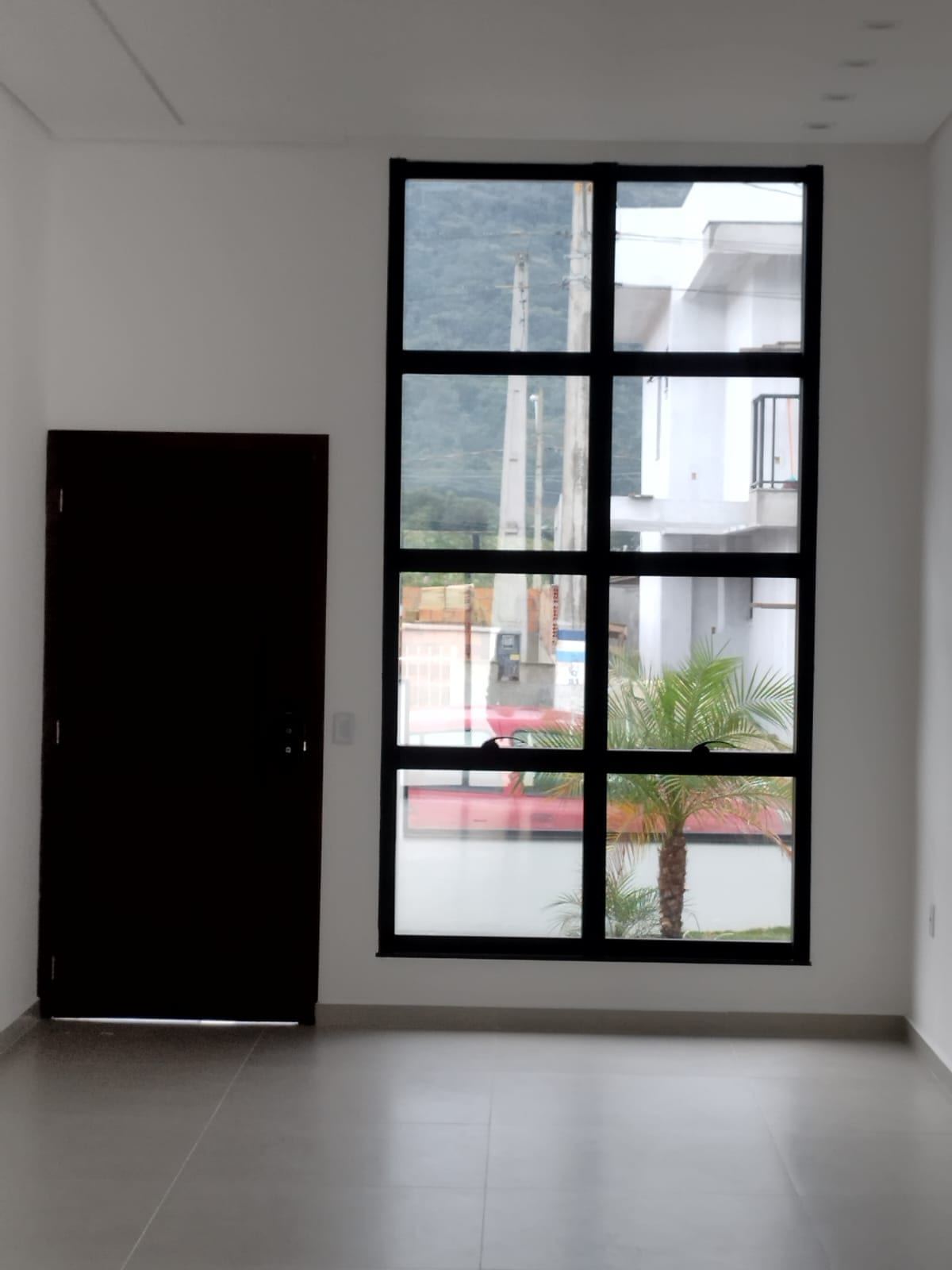 Aplicação residencial de pele de vidro - visão interna
