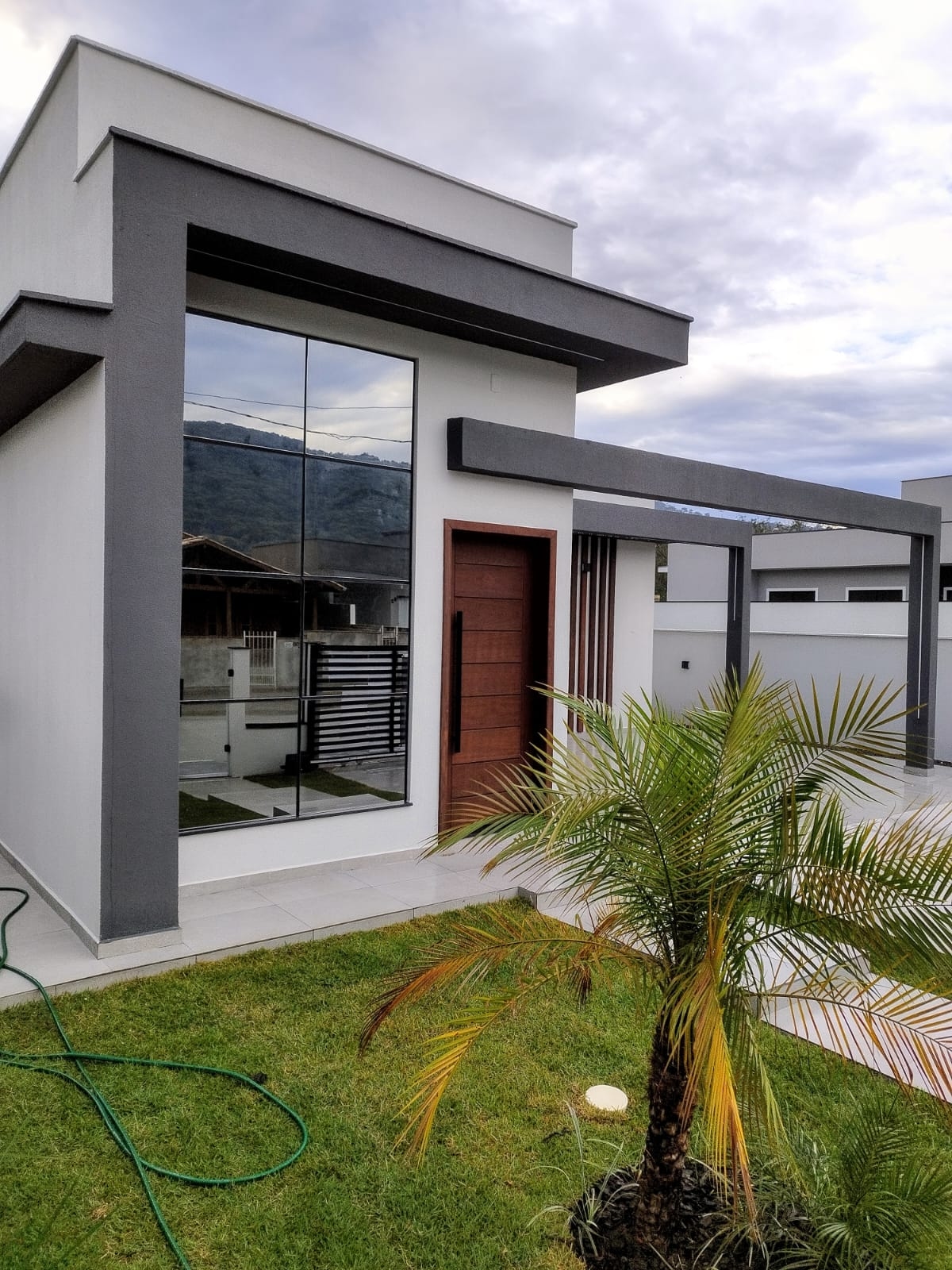 Aplicação residencial de pele de vidro - visão interna
